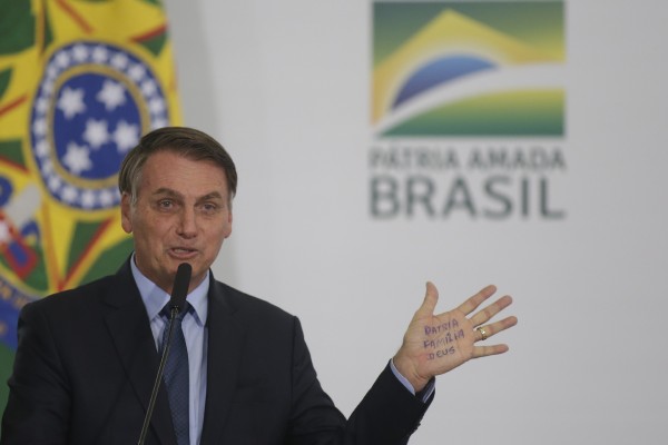 Bolsonaro anuncia que dio negativo en examen de coronavirus