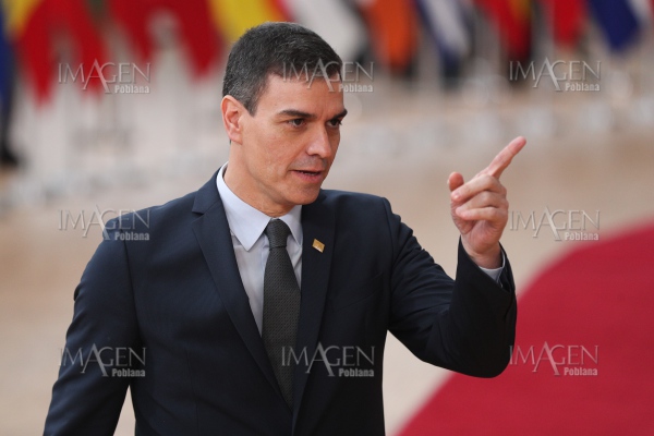 Esposa del presidente de España da positivo por COVID-19