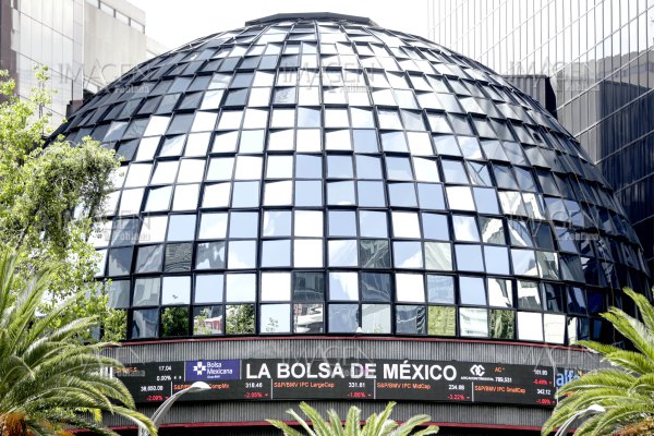 Se desploma el peso mexicano y cae a mínimos históricos