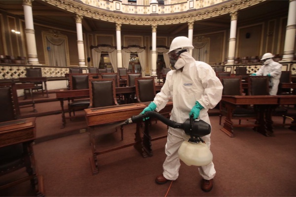 Sanitizan profesionalmente instalaciones del Congreso del Estado
