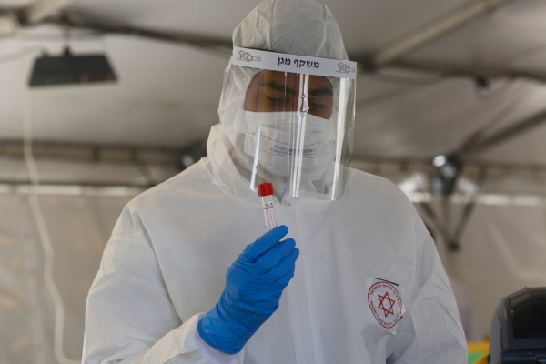 OMS cifra en más de 12,700 los muertos por COVID-19 a nivel mundial