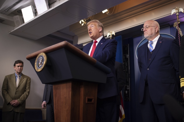 Trump reconoce gravedad de la situación del COVID-19 en EUA