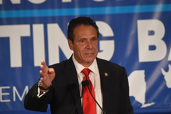 Gobernador de Nueva York pide ayuda urgente tras alarmante aumento de casos de COVID-19