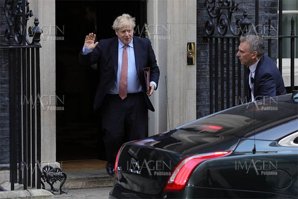 Primer ministro británico Johnson da positivo por COVID-19