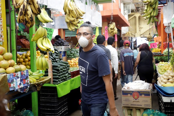 Sanitizan mercados de la ciudad de Puebla como medida preventiva