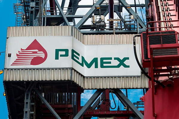 México bajará producción de petróleo en 100,000 barriles diarios
