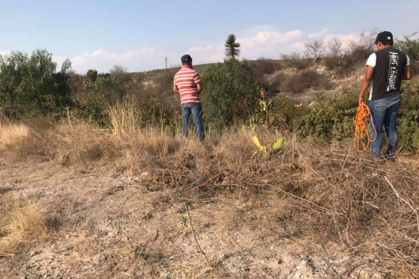 Cae una camioneta con pasajeros a canal de Valsequillo