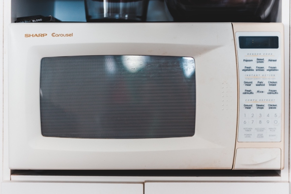 Productos que jamás deben ser calentados en el microondas