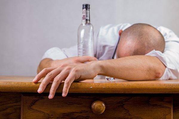 ¿Cómo afecta el alcohol al organismo después de los 40 años?
