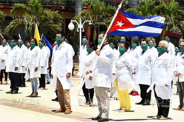 Cuba denuncia “mentiras” de Washington contra sus médicos