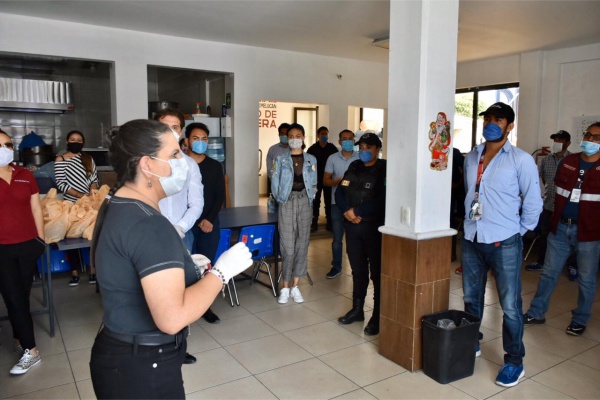 Presidenta de Texmelucan entrega cubrebocas en Juntas Auxiliares