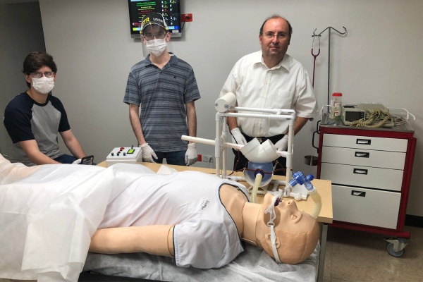 Estudiantes mexicanos crean prototipo de respirador automático "al alcance de todos"