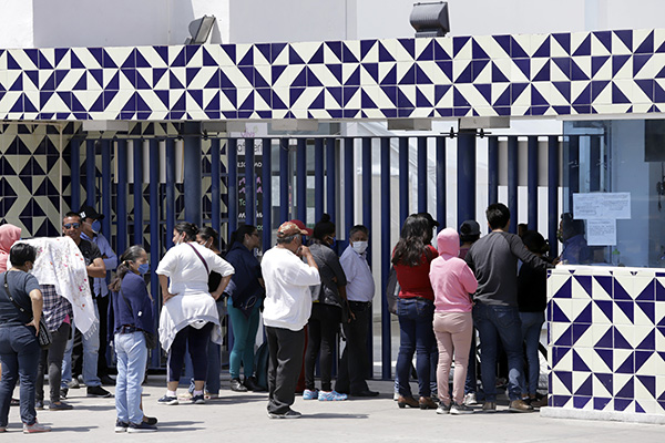 Familiares de enfermos de COVID-19, las otras víctimas