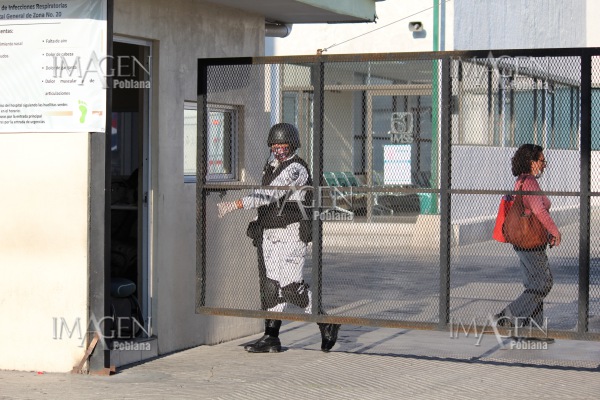 Elementos de la Guardia Nacional ya custodian hospitales del IMSS en Puebla