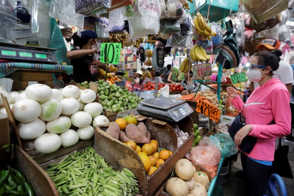 Mercados deben tener altos estándares de limpieza para evitar pandemias: OMS