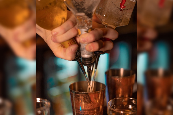 Las bebidas alcohólicas fuertes no sirven contra el coronavirus: OMS