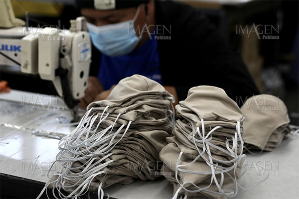 De Prada y Armani, a coser mascarillas por el COVID-19