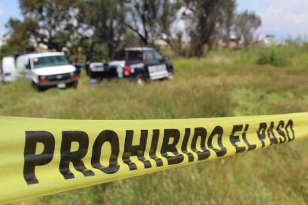 Abandonan cuerpo desmembrado acompañado de mensajes