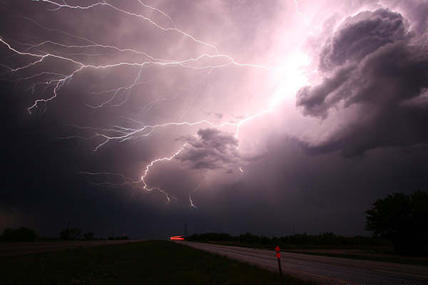 Pronostican fuertes lluvias y descargas eléctricas en el centro del país
