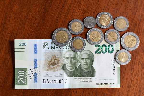 Así puedes desinfectar tus billetes y monedas