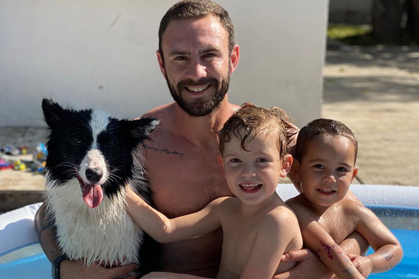Efecto cuarentena: Miguel Layún regaña a hijos en plena entrevista