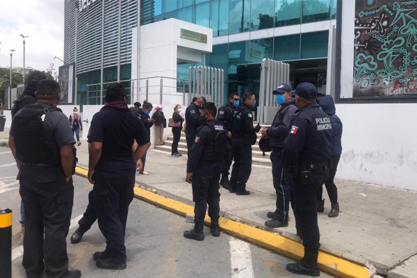 Policías denuncian a regidora de Tlacotepec por corrupción