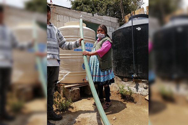 Gobierno Estatal entrega 922 tinacos y beneficia a más de 2,300 personas