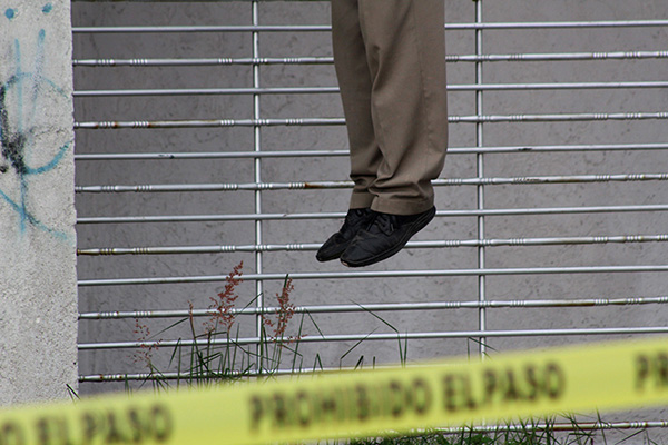 Microbusero se suicida a bordo de su unidad