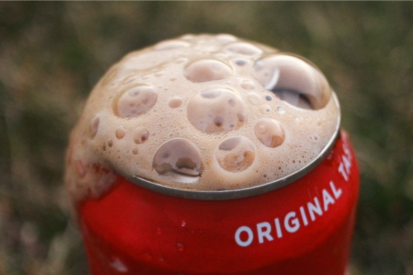 Esto es lo que le hace el refresco a tus dientes