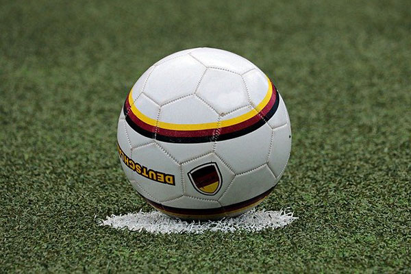 Sin abrazos, sin festejos, sin público... así regresó el futbol
