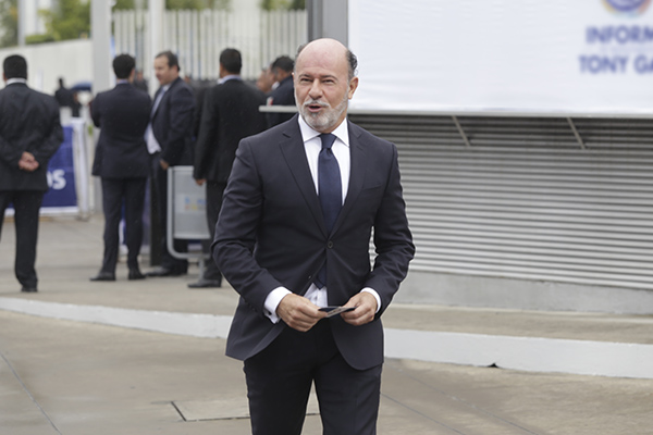Tunden a Roberto Ruiz Esparza en redes sociales por “egoísta”