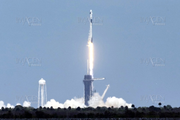 Astronautas del Crew Dragon entran a la Estación Espacial