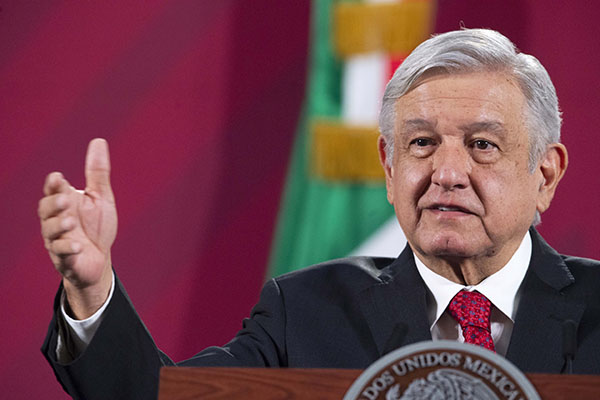 AMLO acusa que opositores y prensa hacen uso político de pandemia