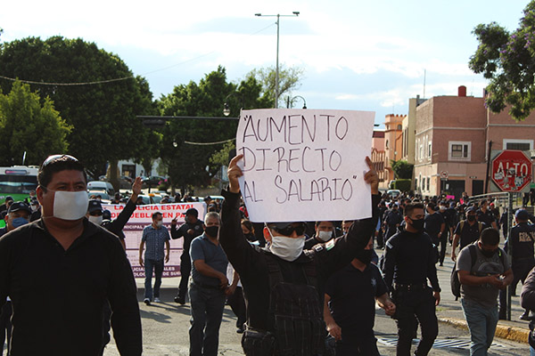 Policías se manifiestan en Casa Aguayo; desconocen acuerdo con autoridades