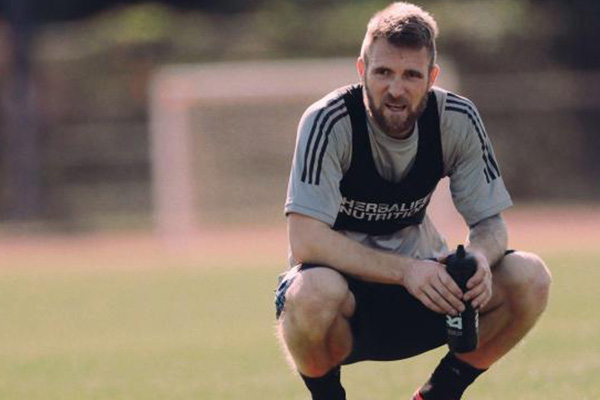 Los Ángeles Galaxy termina contrato con jugador por comentarios racistas de su esposa