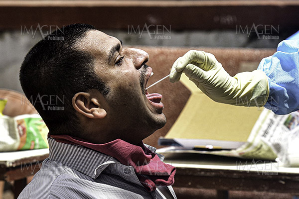 La India pasa a ser la quinta en contagios de COVID-19 con 9,971 nuevos diarios