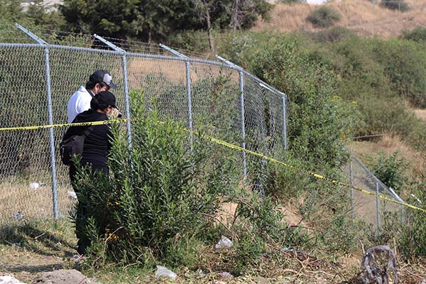 Abandonan cadáver de mujer al fondo de una barranca; fue violada y torturada