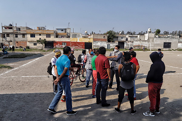 “Deportistas” desafían pandemia por relajo y cervezas
