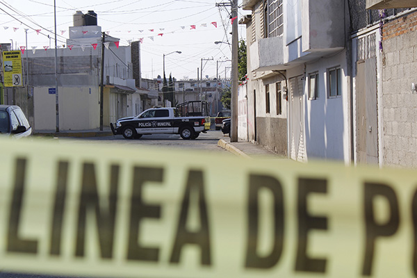 Lo encuentran muerto dentro de su departamento