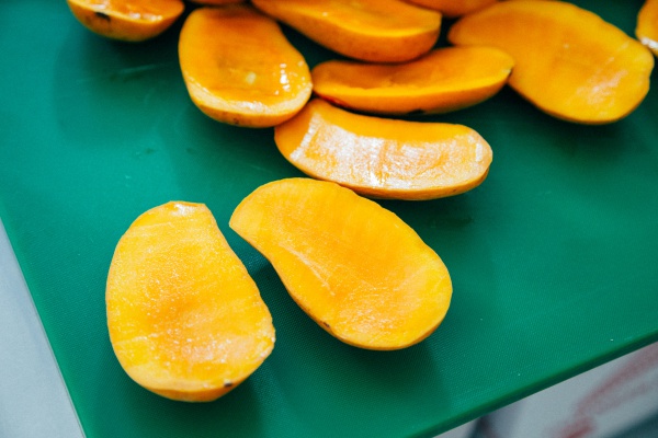 Investigadora del IPN descubre propiedades de la cáscara del mango