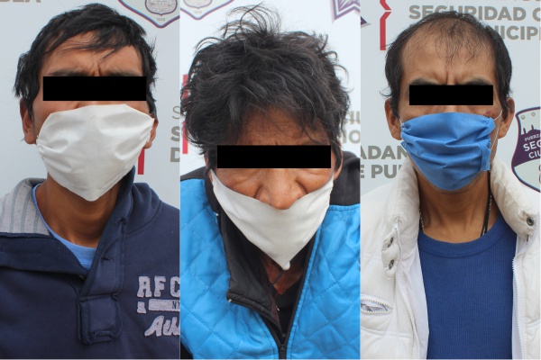 Policías municipales detienen a tres por robo a transeúnte