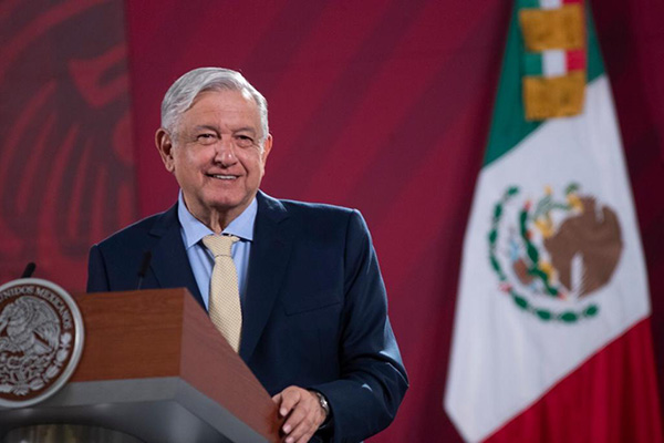 Celebra AMLO “leva” de ninis, mientras economía decae