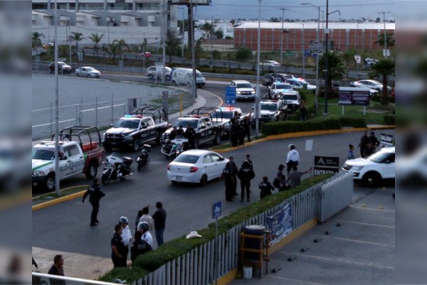 Riña entre taxistas por plaza termina en balazos