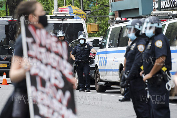 Gobernador de NY firma ley para reformar la Policía