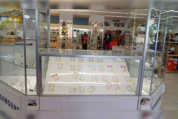 A punta de pistola, sujetos embozados asaltan otro Coppel