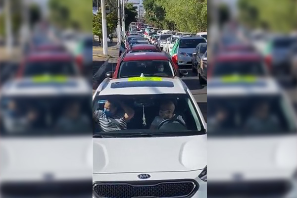 FRENA hace segunda marcha en automóvil contra AMLO