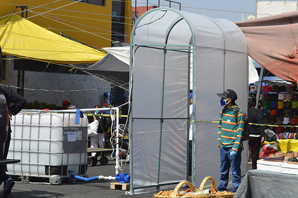 Autoridades de Atlixco intensifican medidas sanitaras en tianguis municipal