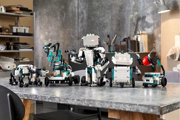 Fans de Lego ya podrán construir robots que caminan y hablan