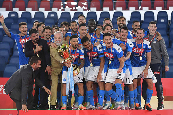 Napoli se corona con la Copa de Italia; Lozano se queda en la banca