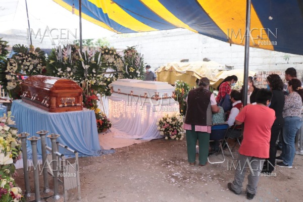 Los restos de Gardenia y Dulce llegan con sus familiares